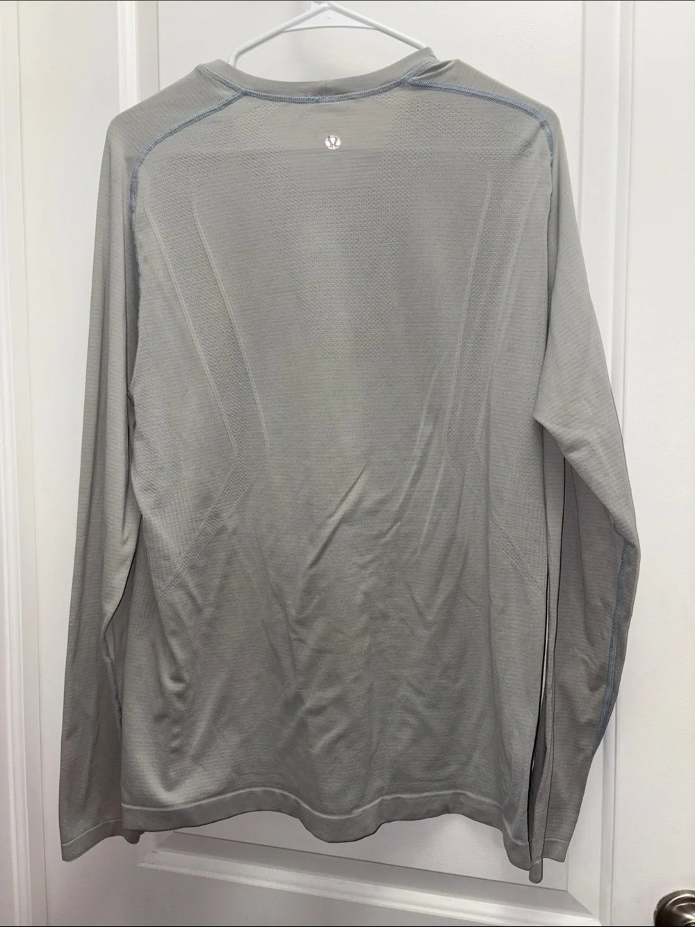Lululemon Women’s Large Gray Seamless Long Sleeve Running Athletic Top